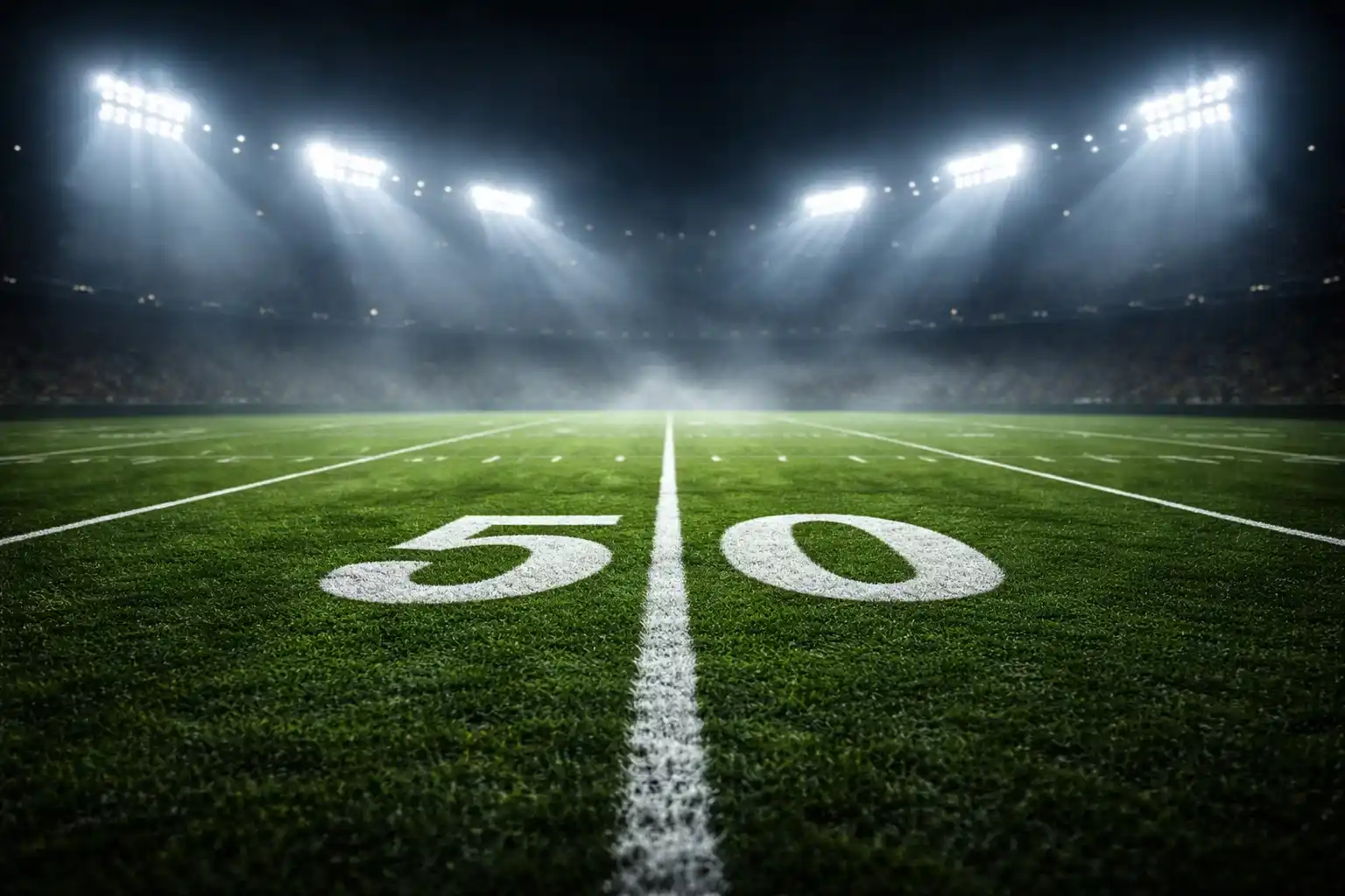 NFL Spielfeld mit Flutlicht bei einem Abendspiel